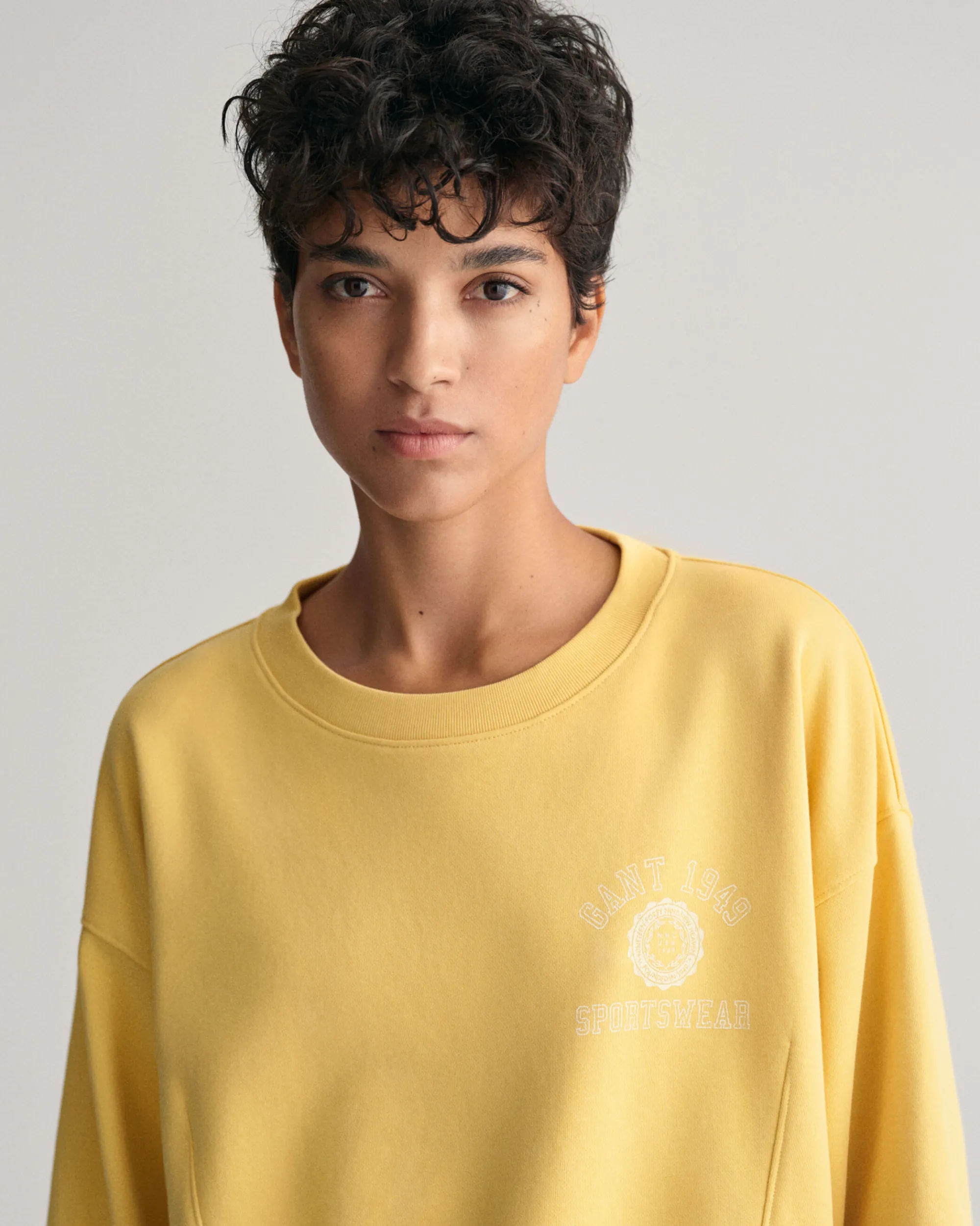 Crest Graphic Crew Neck Sweatshirt