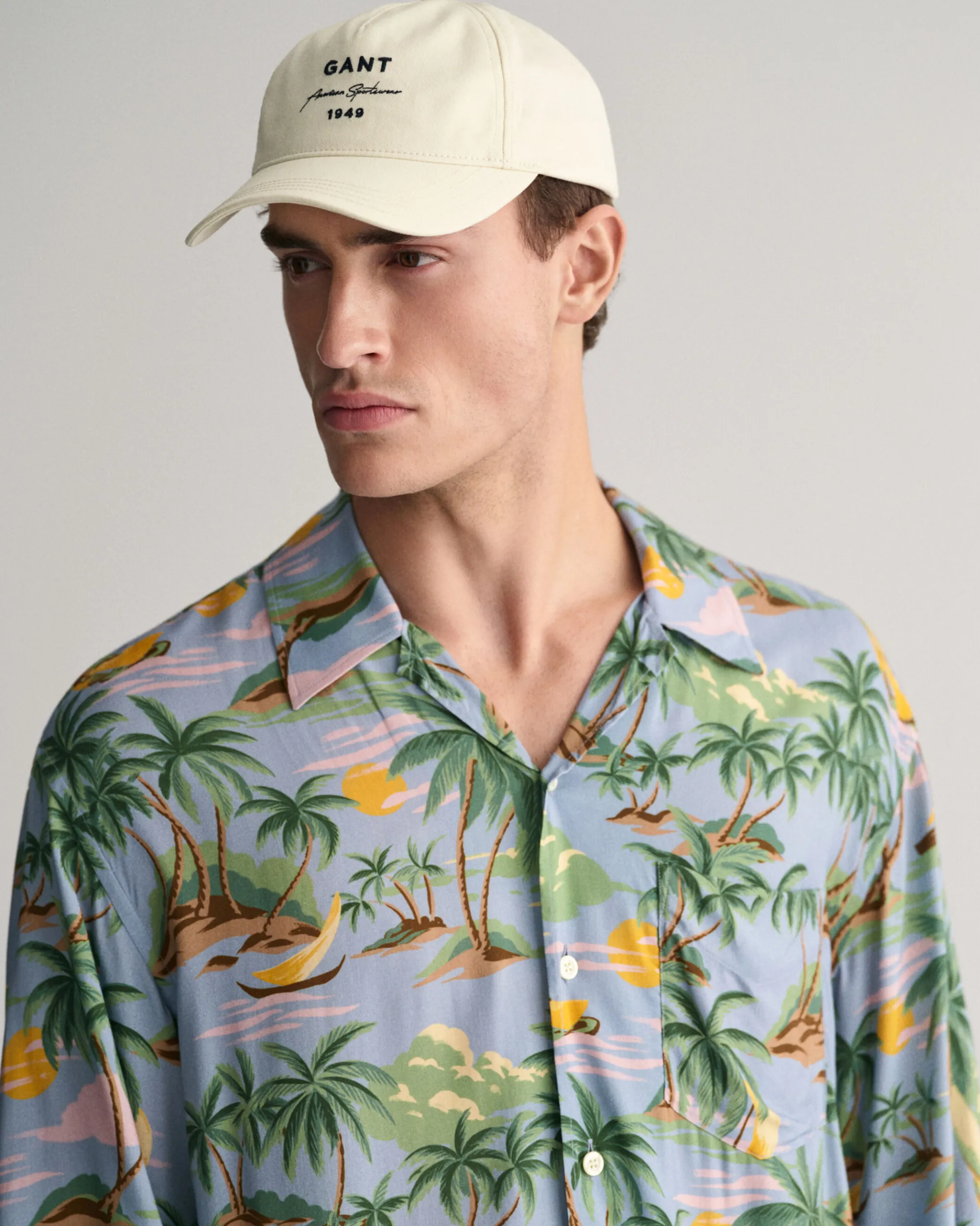 Relaxed Fit Hawaiian Print Short Sleeve Shirt
