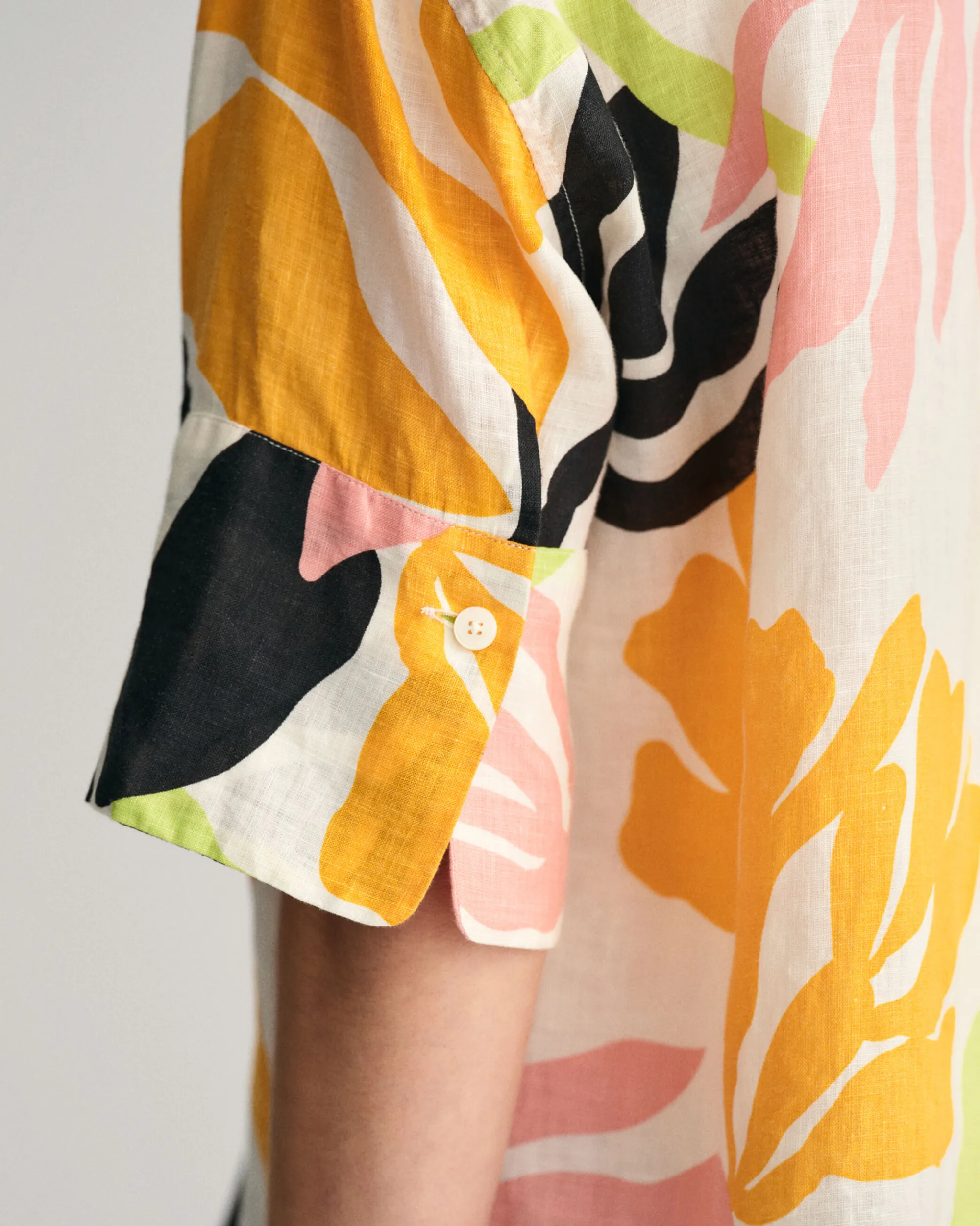 Relaxed Fit Palm Print Linen Short Sleeve Shirt